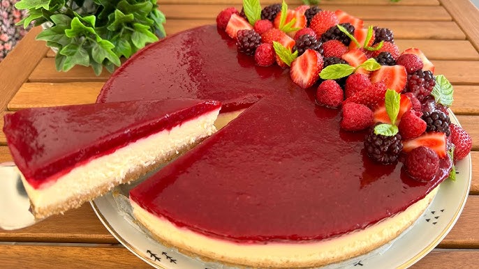 Kırmızı Meyveli Cheesecake